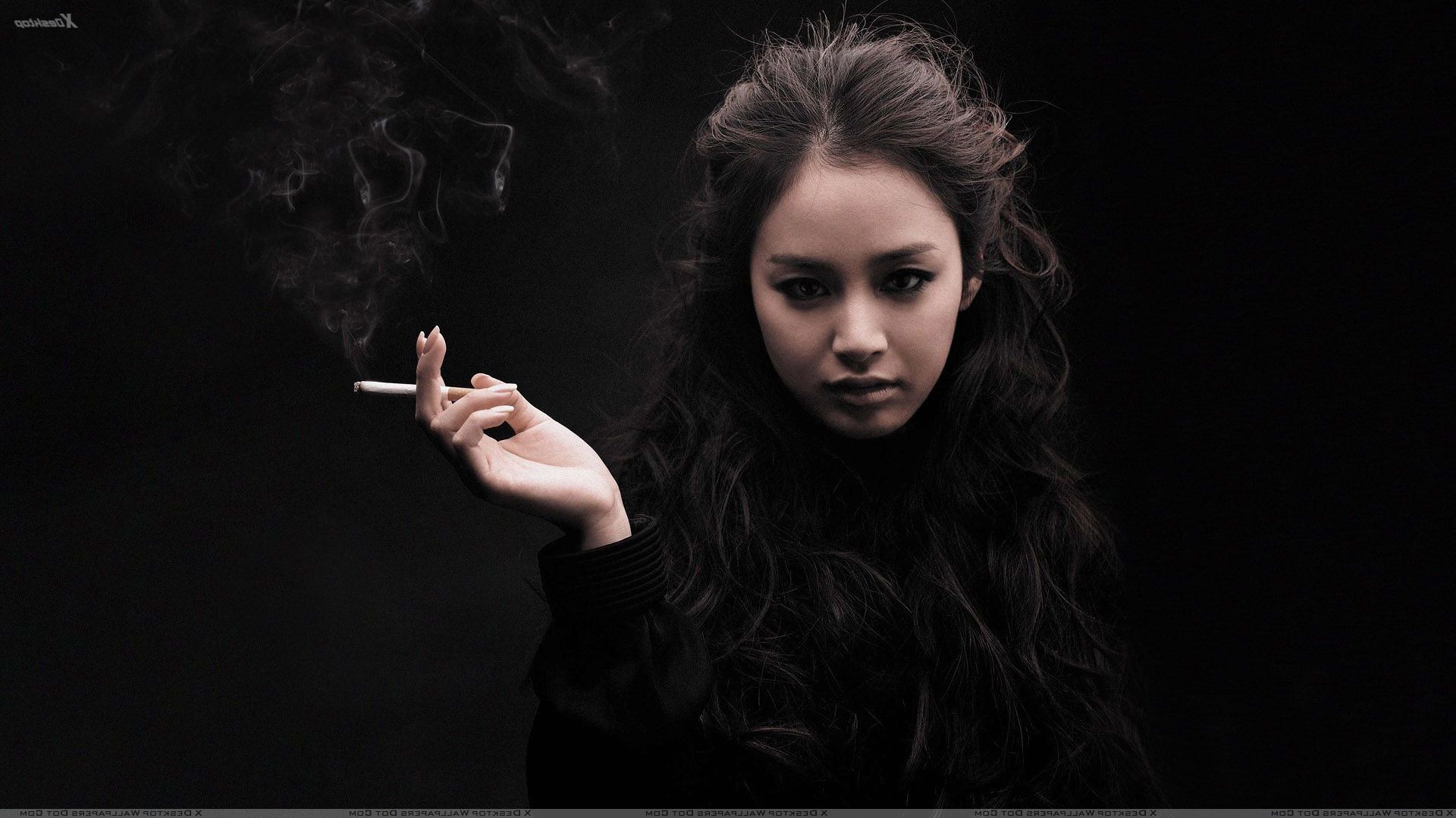 ख़राब आदत - Girl Is Smoking Bad Habit