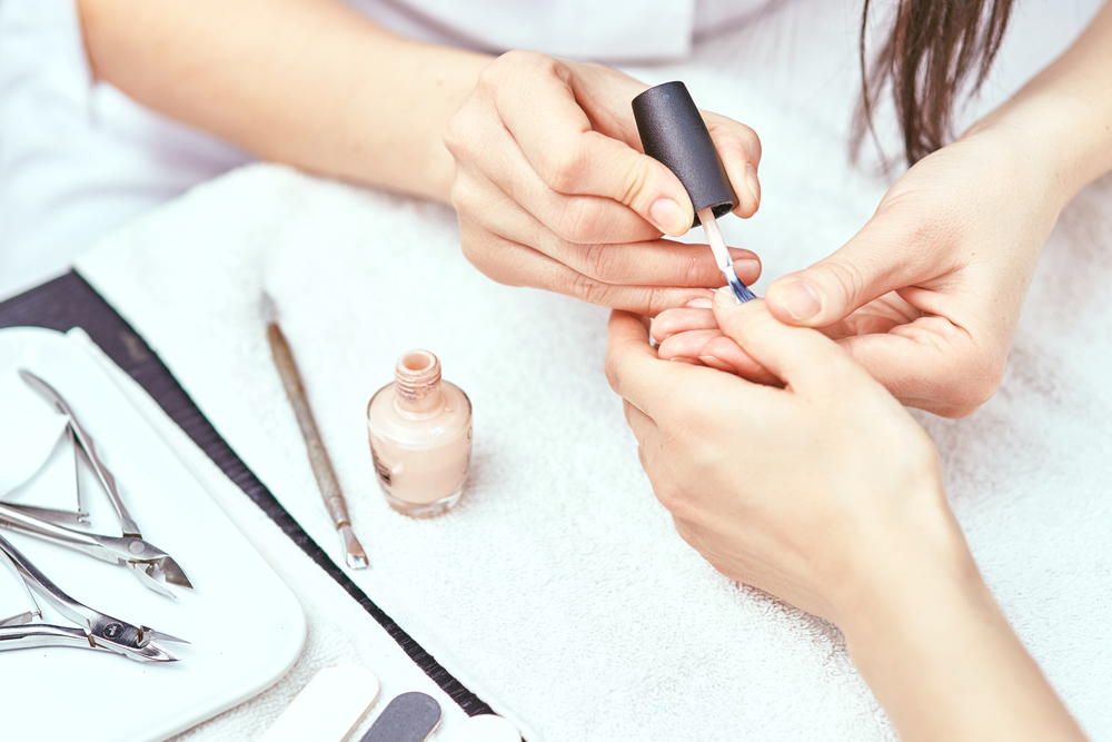 Manicure nail polishing